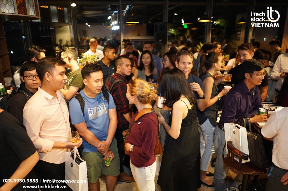 iTechBlack Vietnam khai trương không gian làm việc chia sẻ cho giới khởi nghiệp - 1 Sự kiện là dịp để giới khởi nghiệp công nghệ gặp gỡ, đối thoại trực tiếp cùng các chuyên gia đầu ngành trong khu vực và quốc tế