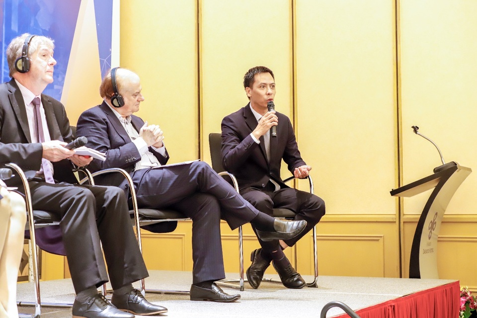 Digital skill – bài toán mới cho phát triển nhân lực - 3 Ông Lê Quang Vinh, CEO NexEdu Việt Nam trao đổi với khách mời tại hội thảo
