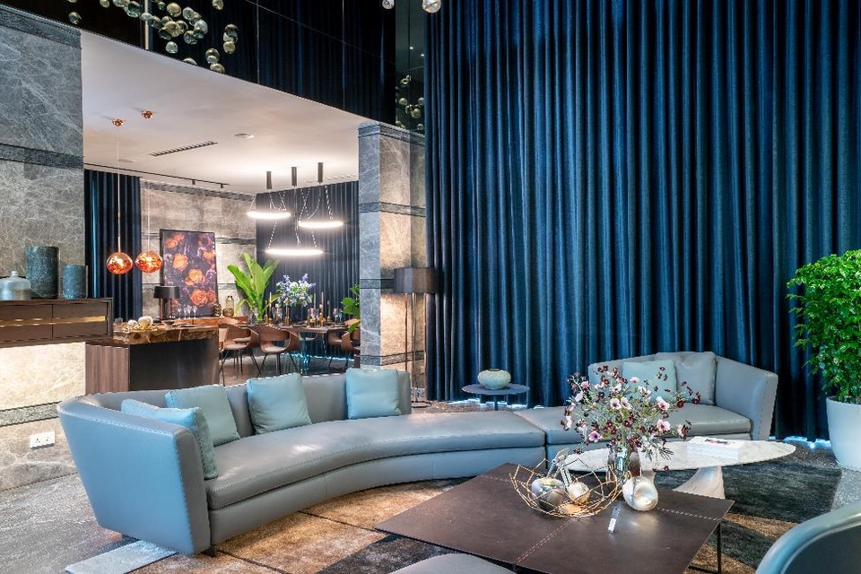Nội thất xa xỉ - Nhà giàu Việt so kè đẳng cấp - 2 Bộ sofa mẫu mã mới nhất của Minotti với thiết kế cong độc đáo trị giá 1 tỷ đồng tại biệt thự đảo Ecopark Grand – The Island
