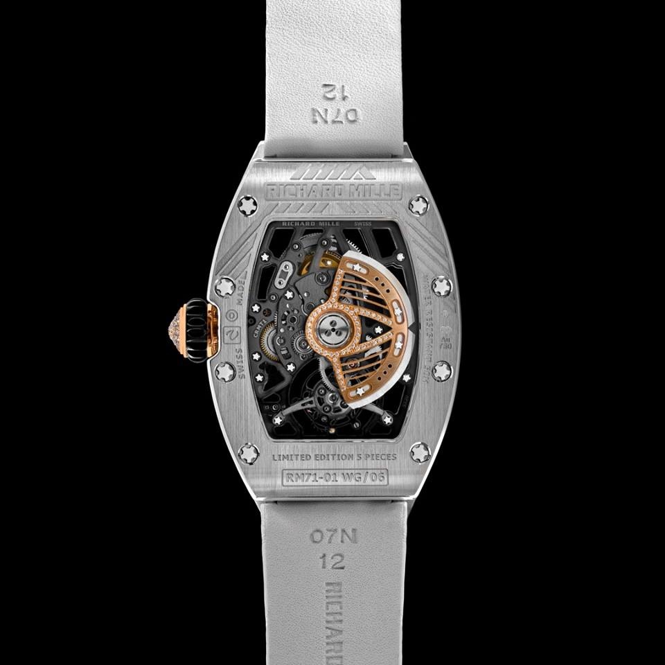 Đi sâu vào trái tim RM 71- 01- Cỗ máy Tourbillon Automatic đầu tiên của Richard Mille - 4 Con quay rotor quán tính biến thiên được trang bị cho trái tim cơ khí này, một điều chưa từng xuất hiện trong lịch sử chế tác đồng hồ xa xỉ.