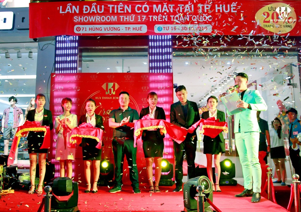 Huy Thanh Jewelry chính thức khai trương showroom đầu tiên tại Thành phố Huế - 1 Showroom đầu tiên của Huy Thanh Jewelry tại TP.Huế và là showroom thứ 17 trên toàn quốc.