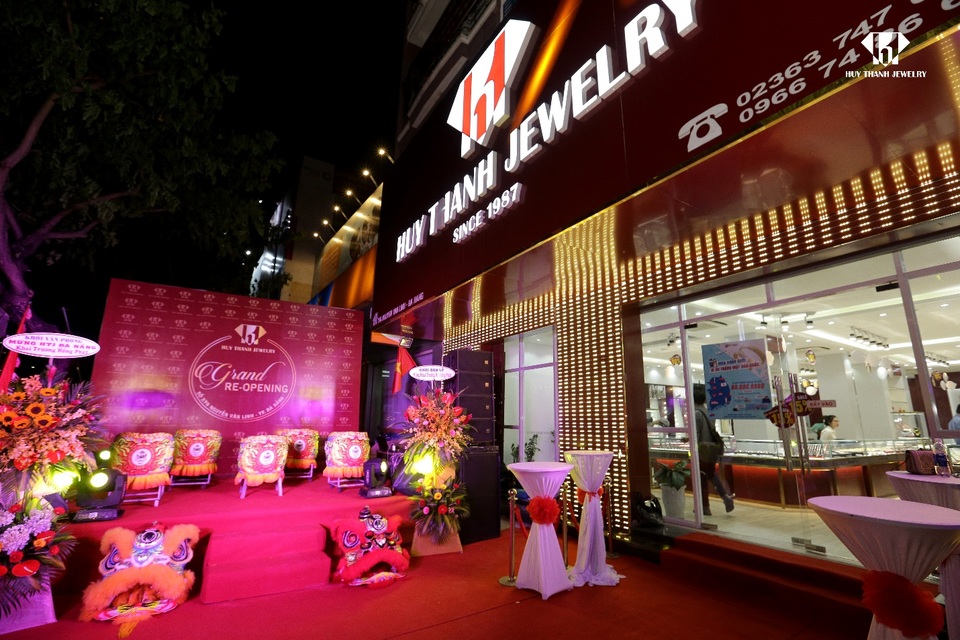 Huy Thanh Jewelry chính thức khai trương showroom đầu tiên tại Thành phố Huế - 2 Sự kiện Re-opening Showroom Huy Thanh Jewelry 276 Nguyễn Văn Linh, Đà Nẵng