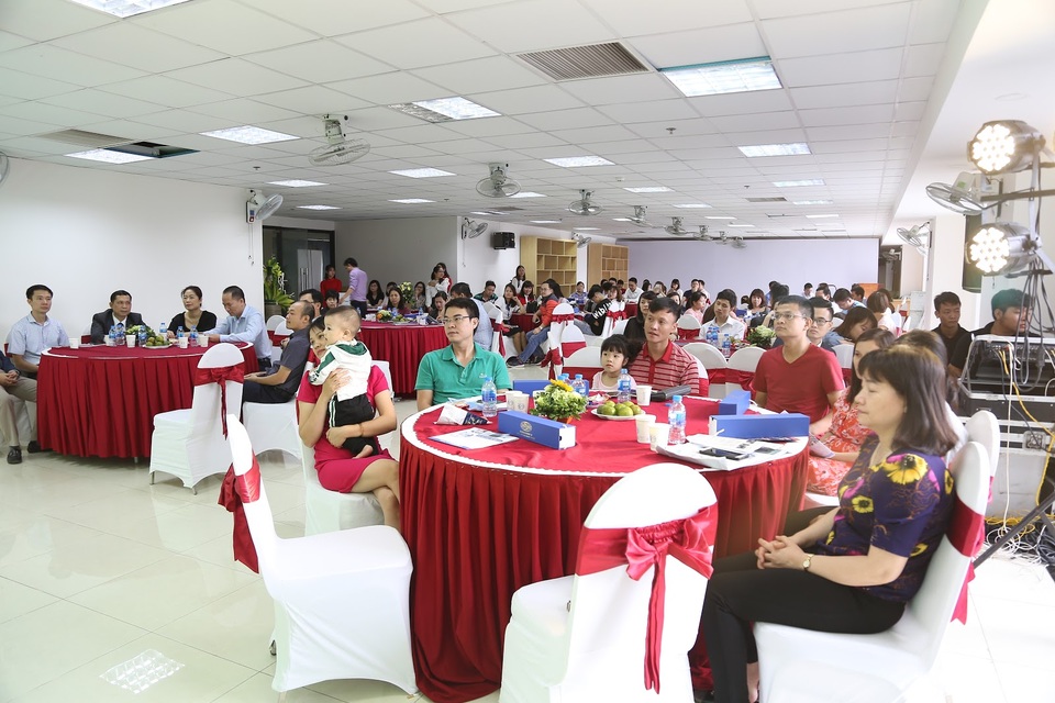 Khách hàng tìm hiểu và lựa chọn căn hộ tại Tháp B - VC2 Golden Heart