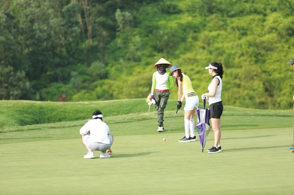 Biệt thự nghỉ dưỡng trong lòng sân golf, cơ hội cho nhà đầu tư nhạy bén - 1 Yên Dũng Resort & Golf Club sở hữu sân golf 36 hố thách thức nhất miền Bắc.