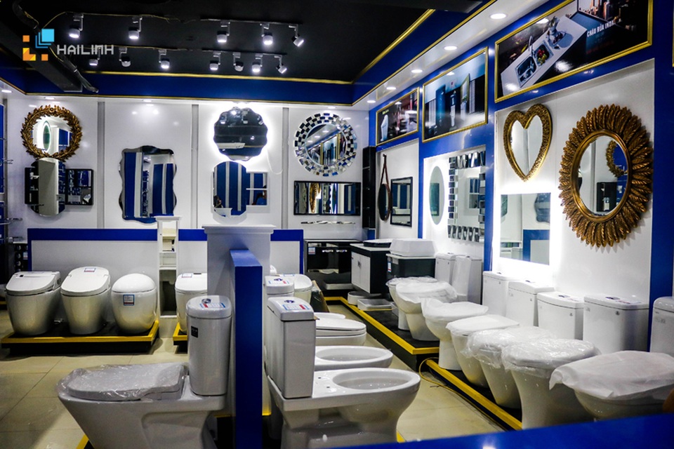 Hải Linh ưu đãi “khủng” nhân dịp khai trương Showroom thứ 4 Long Biên - 3 Tầng 2: Không gian trưng bày của thiết bị vệ sinh cao cấp của TOTO, Inax..