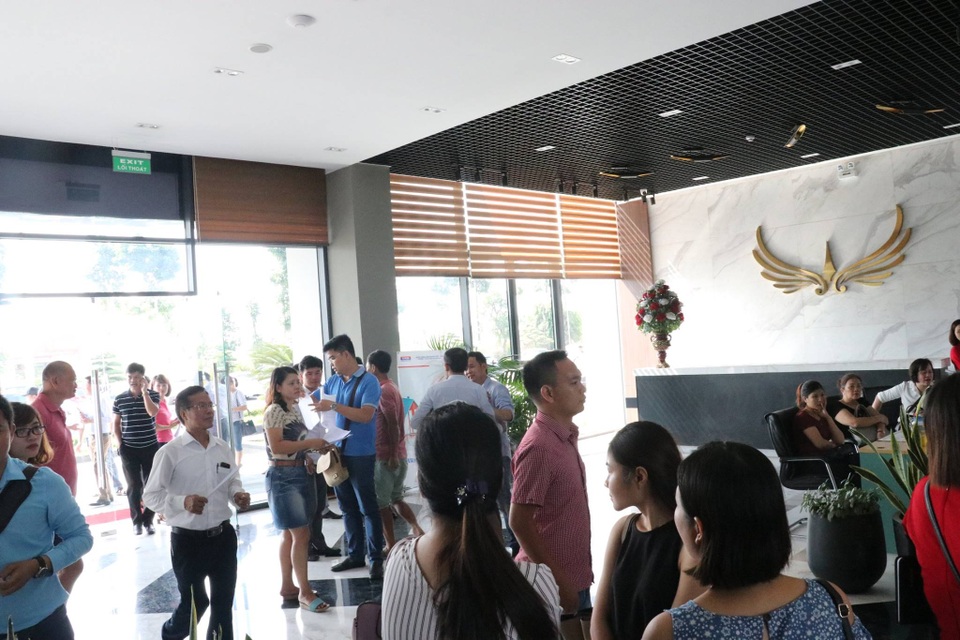 Cò đất Hà Nội nói gì về dự án Mường Thanh Thanh Hà của "đại gia điếu cày" Lê Thanh Thản? - 1 Quảng cảnh tấp nập ngày mở bán căn hộ 10,5 triệu đồng/m2 – Khu đô thị Mường Thanh Thanh Hà