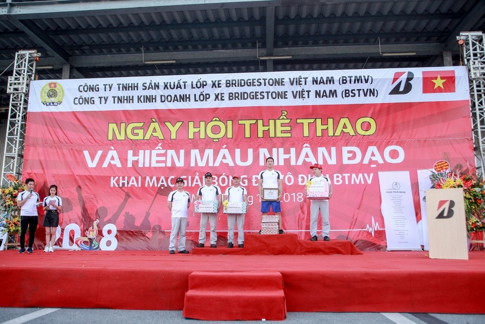 Khi hoạt động trách nhiệm cộng đồng của doanh nghiệp lấy yếu tố con người làm gốc - 1 Khi hoạt động trách nhiệm cộng đồng của doanh nghiệp lấy yếu tố con người làm gốc - 1