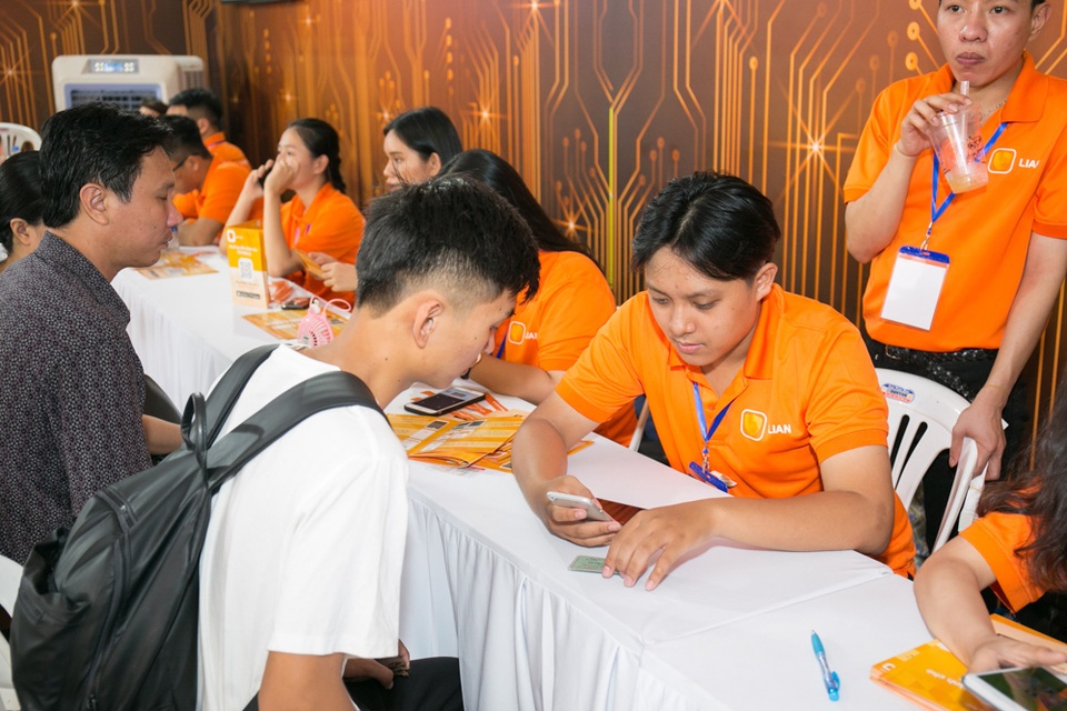 Lý giải cơn sốt 150,000 người sử dụng ứng dụng bảo hiểm tự động đầu tiên của VN chỉ sau vài ngày ra mắt - 3 Lý giải cơn sốt 150,000 người sử dụng ứng dụng bảo hiểm tự động đầu tiên của VN chỉ sau vài ngày ra mắt - 3