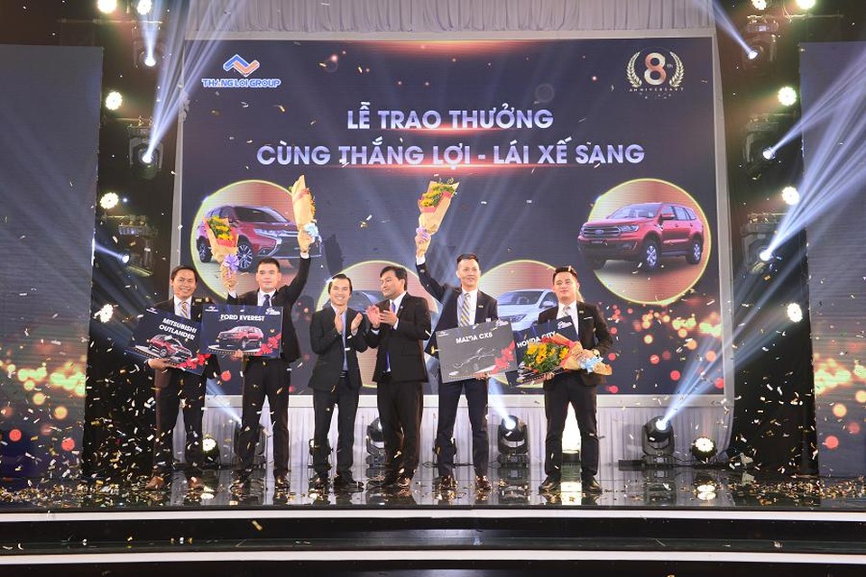 Thắng Lợi Group khánh thành Thắng Lợi Building và kỷ niệm 8 năm thành lập - 3 Lễ trao thưởng ô tô dành cho 4 quản lý xuất sắc tại công ty