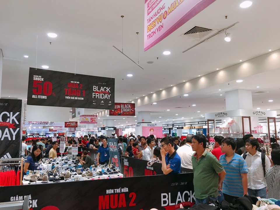 Trào lưu săn hàng "lạ" vào ngày Black Friday 2018 - 2 Trào lưu săn hàng "lạ" vào ngày Black Friday 2018 - 2