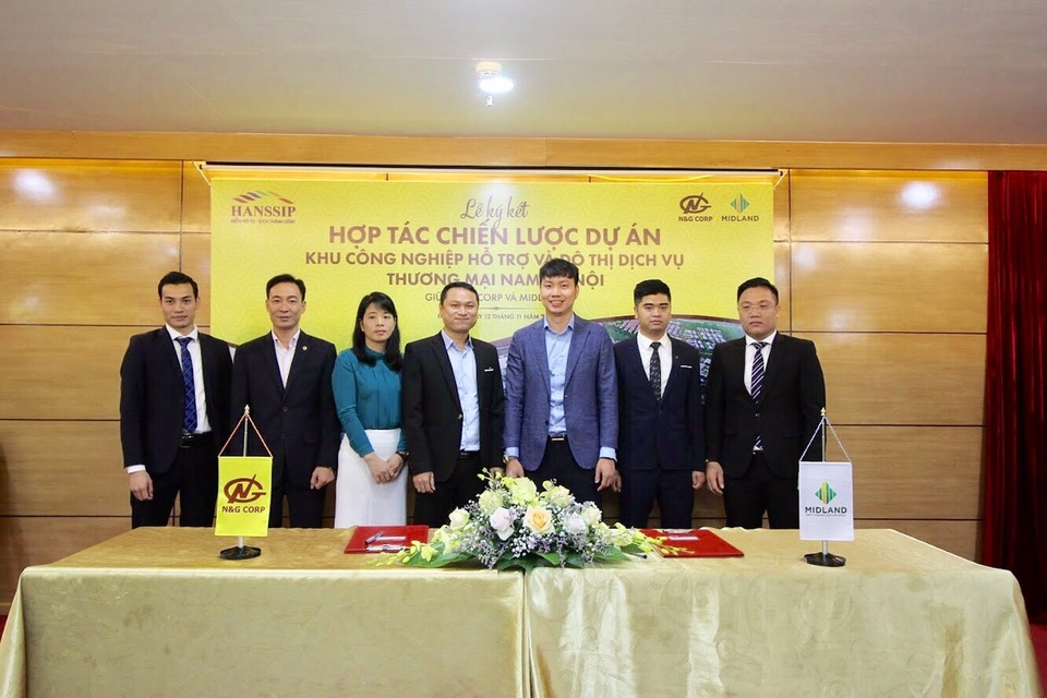 Lễ ký kết hợp tác chiến lược giữa N&G Corp và Midland - 2 Đại diện Midland và N&G Corp chụp hình lưu niệm