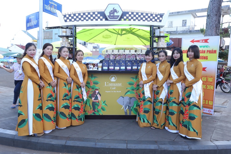 L’amant Café – Sẵn sàng phục vụ 1.000.000 ly cà phê sạch - 3 Quầy hàng trưng bày L’amant đã sẵn sàng