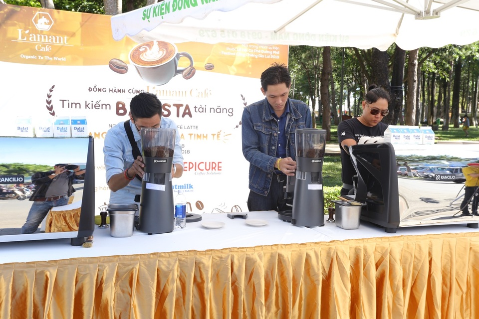 L’amant Café – Sẵn sàng phục vụ 1.000.000 ly cà phê sạch - 6 L’amant Café mong rằng Lễ hội sẽ diễn ra tốt đẹp và nhận được sự ủng hộ từ hàng ngàn du khách đang có mặt tại Lễ Hội Cồng Chiêng 2018.