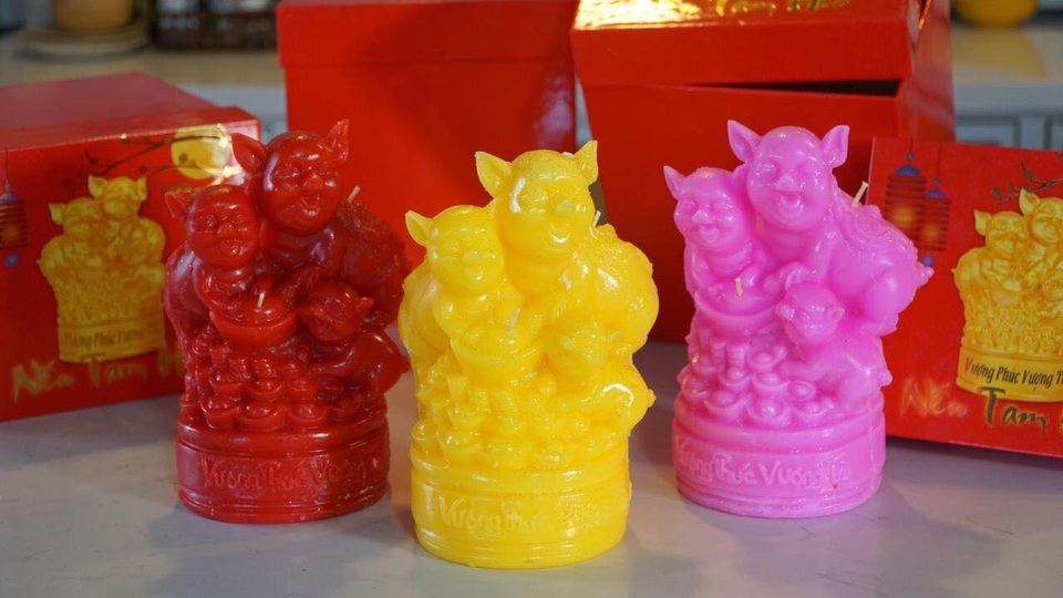 Nến thơm tam heo - Vượng Phúc Vượng Tài - độc, lạ “gây sốt” thị trường - 2 Nến thơm tam heo - Vượng Phúc Vượng Tài - độc, lạ “gây sốt” thị trường - 2