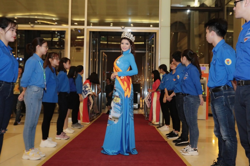 Nga Queen: Từ Á hậu Doanh nhân đến Đại sứ Hành trình kết nối yêu thương số 9 - 4 Nga Queen: Từ Á hậu Doanh nhân đến Đại sứ Hành trình kết nối yêu thương số 9 - 4