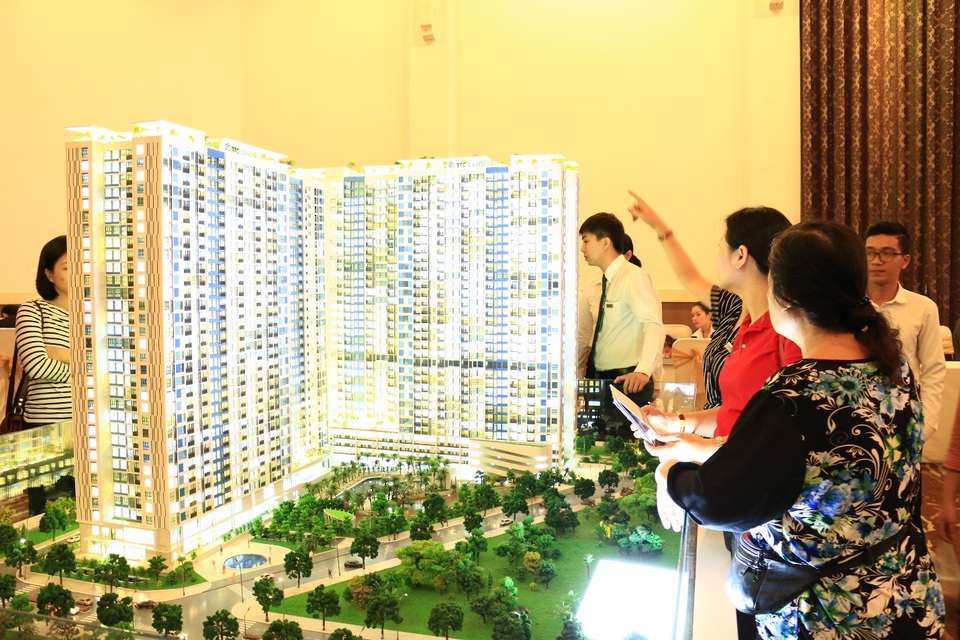 
Nhiều khách hàng đến từ rất sớm để có cơ hội sở hữu nhưng căn hộ cuối cùng của dự án.
