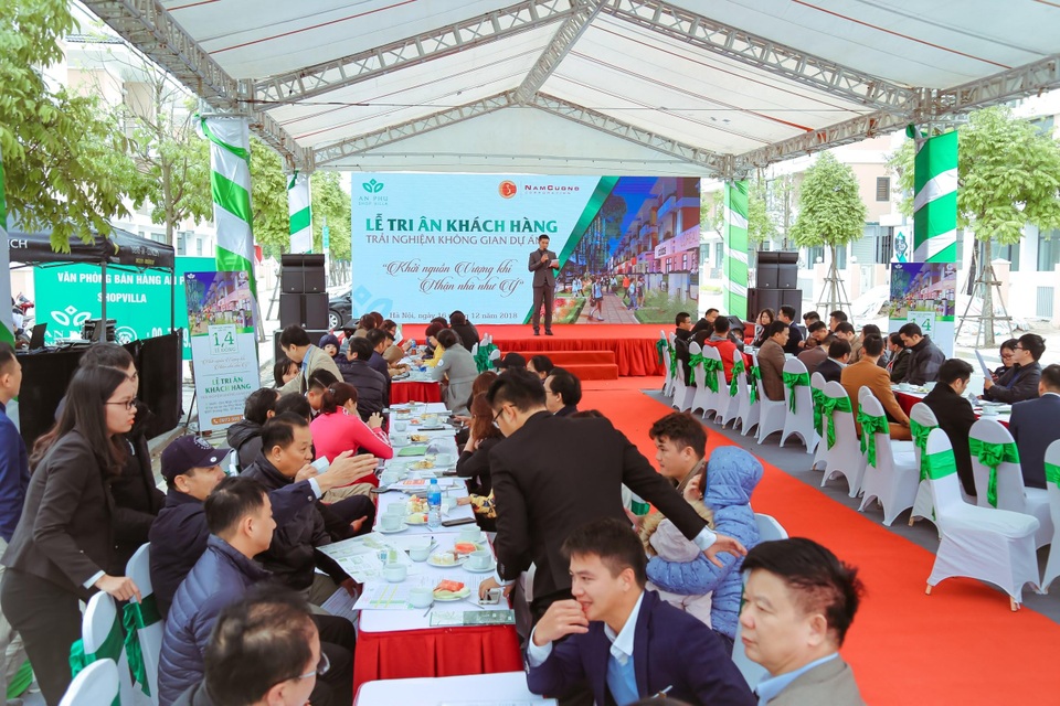 Vỡ òa cảm xúc trong Lễ Tri ân khách hàng Dự án An Phú Shop-villa - 1 Nhiều phần quà giá trị đã được trao trong sự kiện Tri ân khách hàng dự án An Phú Shop-villa