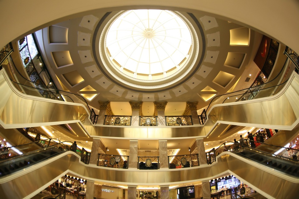 Tràng Tiền Plaza tung Chương trình Bốc thăm trúng thưởng đón lộc đầu năm lên tới hơn 1,4 tỷ đồng - 4 Tràng Tiền Plaza là một trong những trung tâm mua sắm sang trọng nhất tại Hà Nội, quy tụ những thương hiệu quốc tế đẳng cấp.