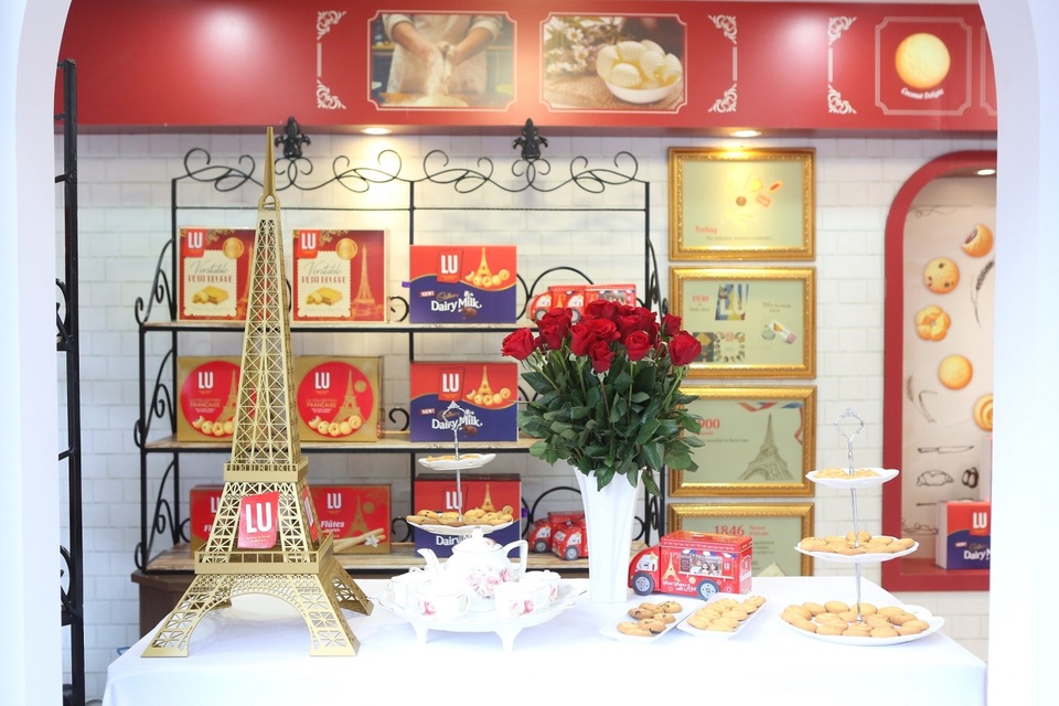 Trình làng mô hình tháp Eiffel bằng bánh cao nhất Việt Nam - 3 Trình làng mô hình tháp Eiffel bằng bánh cao nhất Việt Nam - 3