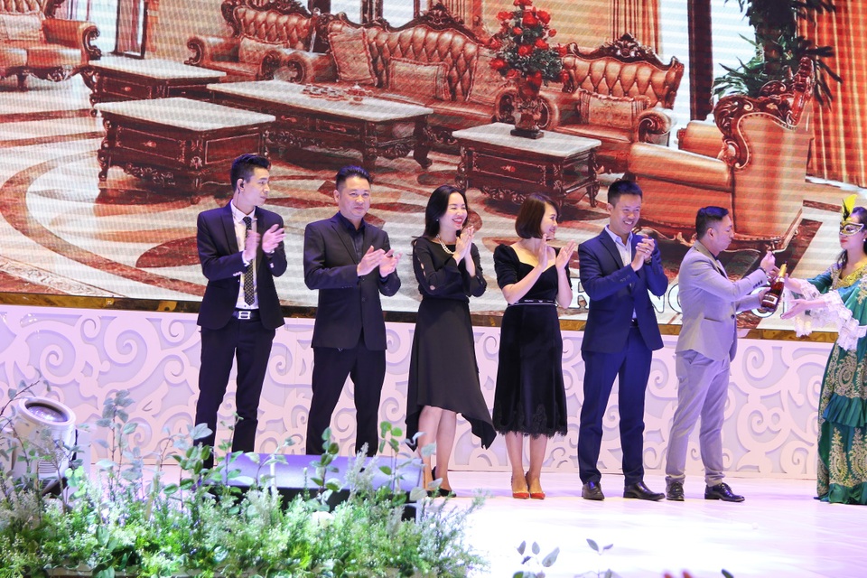 Tưng bừng ưu đãi khai trương Trung tâm Sự Kiện và Ẩm Thực Trống Đồng Hoàng Gia - Ảnh 2. Tưng bừng ưu đãi khai trương Trung tâm Sự Kiện và Ẩm Thực Trống Đồng Hoàng Gia - Ảnh 2.