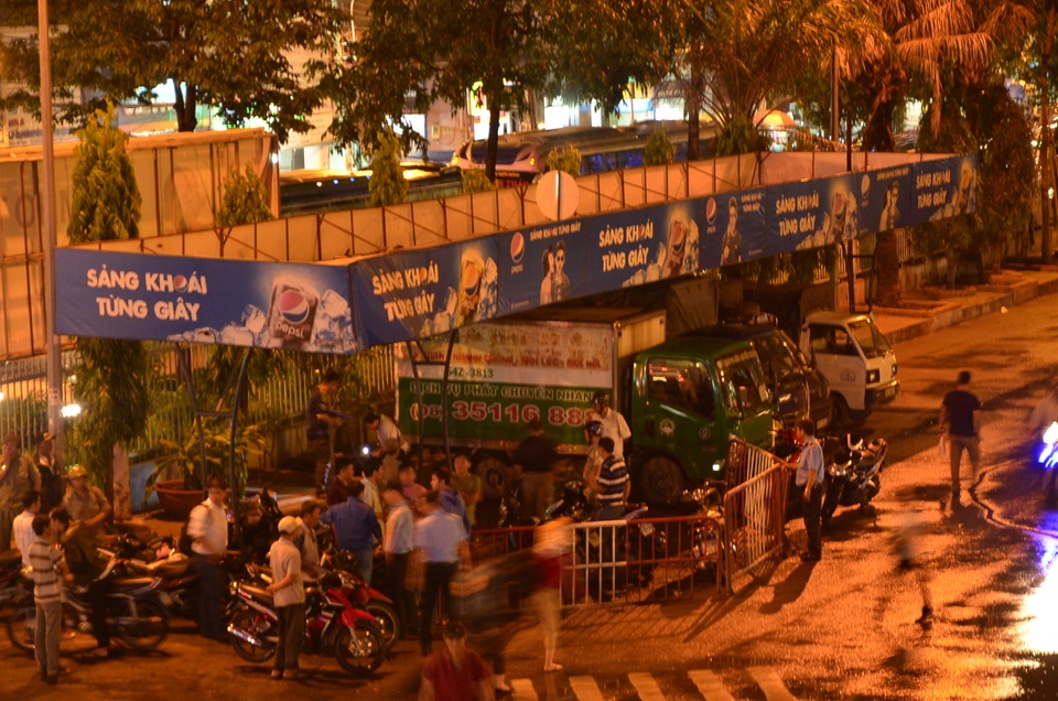 Công an phong tỏa khám nghiệm hiện trường vụ nổ súng