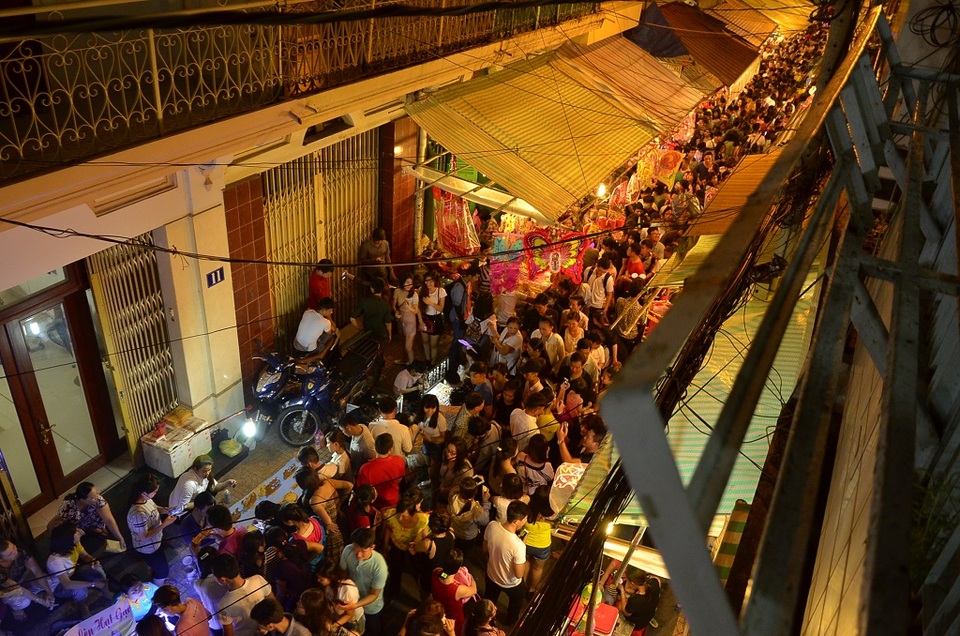 Các tuyến đường Lương Nhữ Học, Nguyễn Án, Phú Định chật “nêm” người