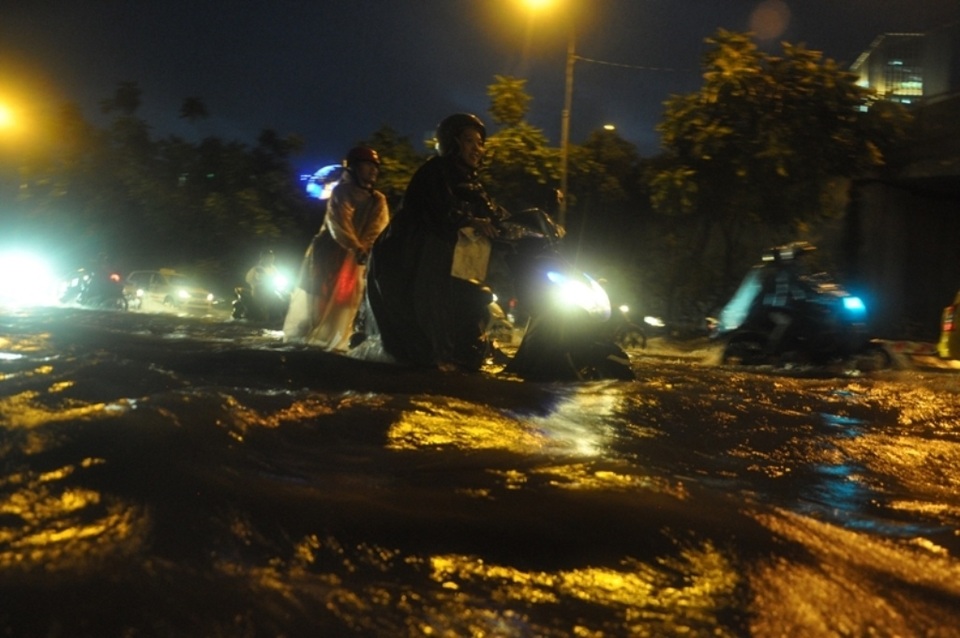 Đường Nguyễn Hữu Cảnh ngập ngày thứ 3 liên tiếp