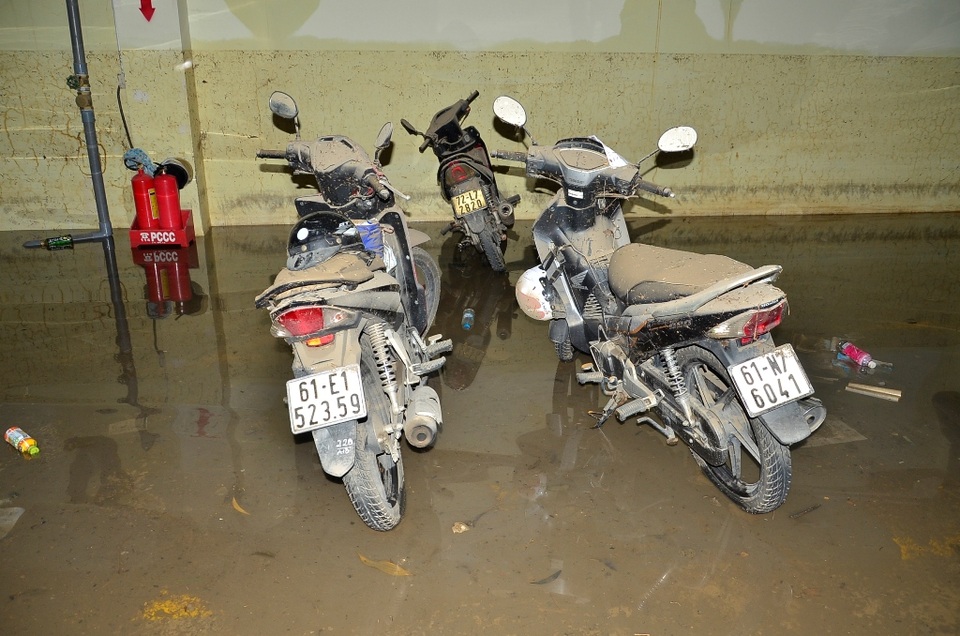 Những chiếc xe chưa được lấy ra khỏi hầm