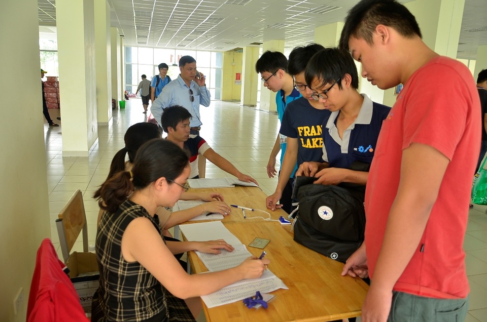 Sinh viên nhận 60 ngàn tiền hỗ trợ vì xe bị ngập nước