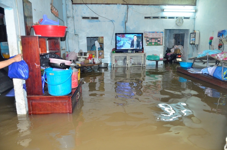 Tất cả đồ đạc được kê lên cao