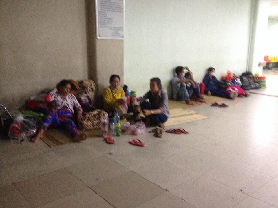 Nhiều trường hợp người thân đi nuôi bệnh do quá mệt mỏi nên ngủ quên và bị kẻ gian lấy tài sản