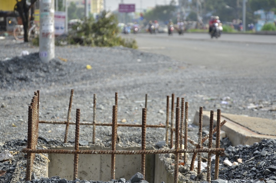 Bàn chông trên vỉa hè