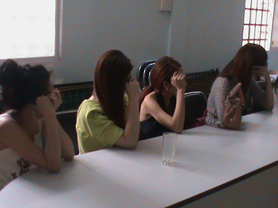 4 “má mì” có vai trò môi giới bán dâm bị khởi tố