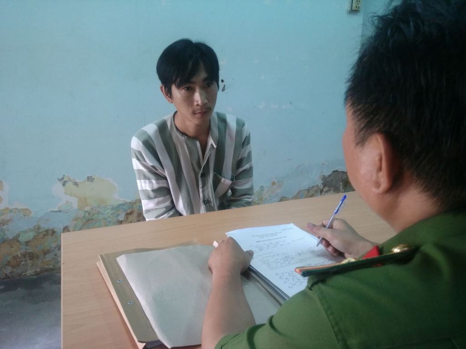 Thanh niên nghiện ma túy dùng kim tiêm trấn lột tiền của 300 tài xế trên quốc lộ - 1 Võ Ái Quốc tại cơ quan công an