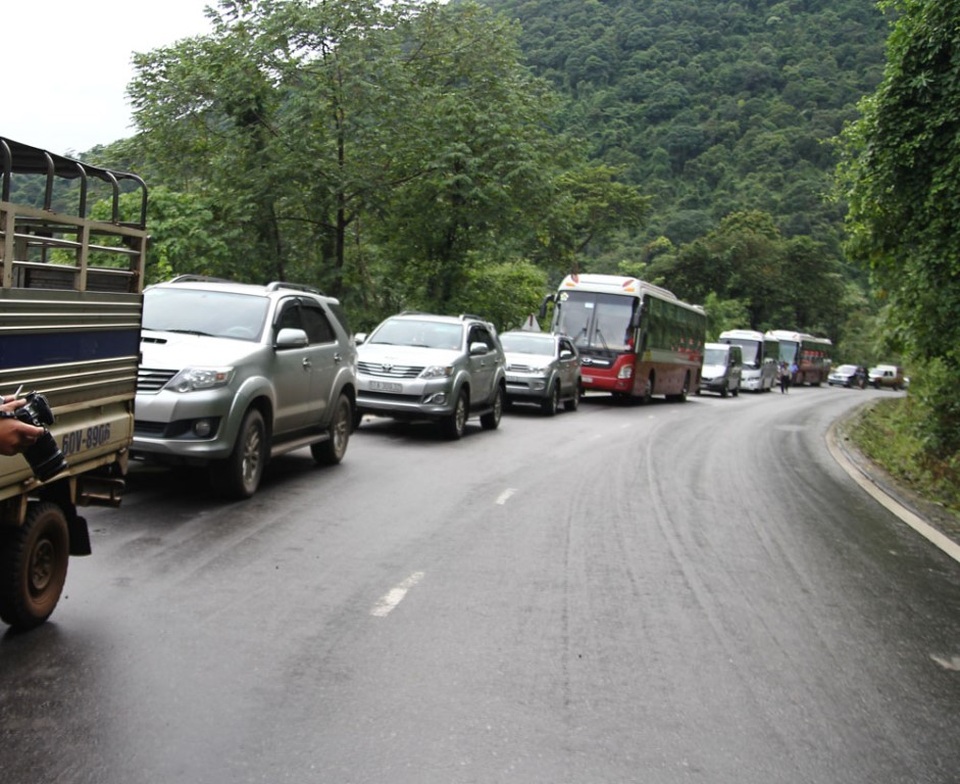 Vụ tai nạn khiến đèo Bảo Lộc tắc nghẽn nhiều giờ liền