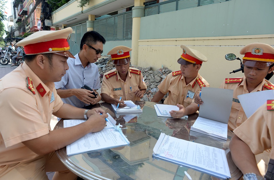 CSGT xử lý vi phạm qua hình ảnh như thế nào? - 7 Tiến hành lập biên bản và đưa giấy hẹn ngày đến trụ sở nộp phạt