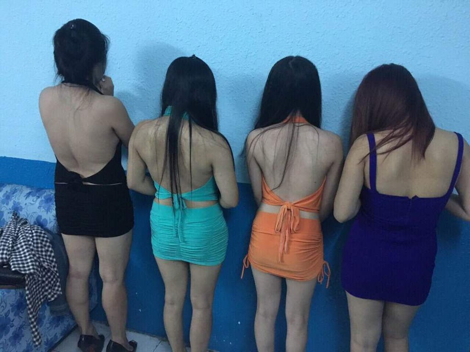 Các tiếp viên trong nhà hàng