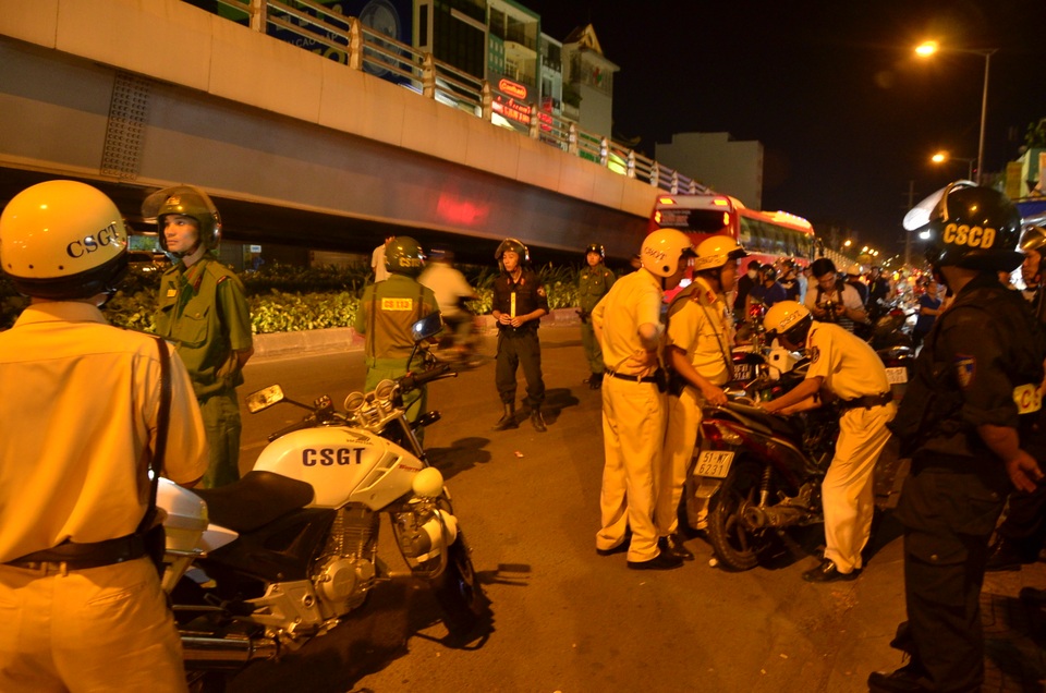 Lực lượng CSGT TPHCM phối hợp các đơn vị liên quan, đồng loạt ra quân thực hiện kế hoạch phòng, chống đua xe trái phép đêm 18/11