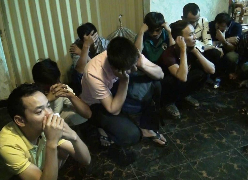 Các con bạc bị tạm giữ