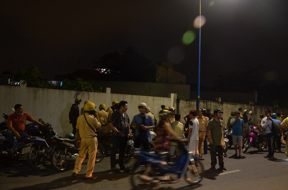 Cảnh sát vây ráp đoàn xe ở đường Kênh Tân Hóa (phường 3, quận 11) vào tối 26/11