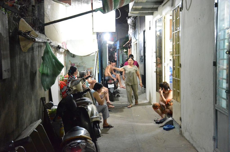 Nghi phạm ngáo đá đâm chết hàng xóm bị bắt - 1 Con hẻm nơi xảy ra vụ án