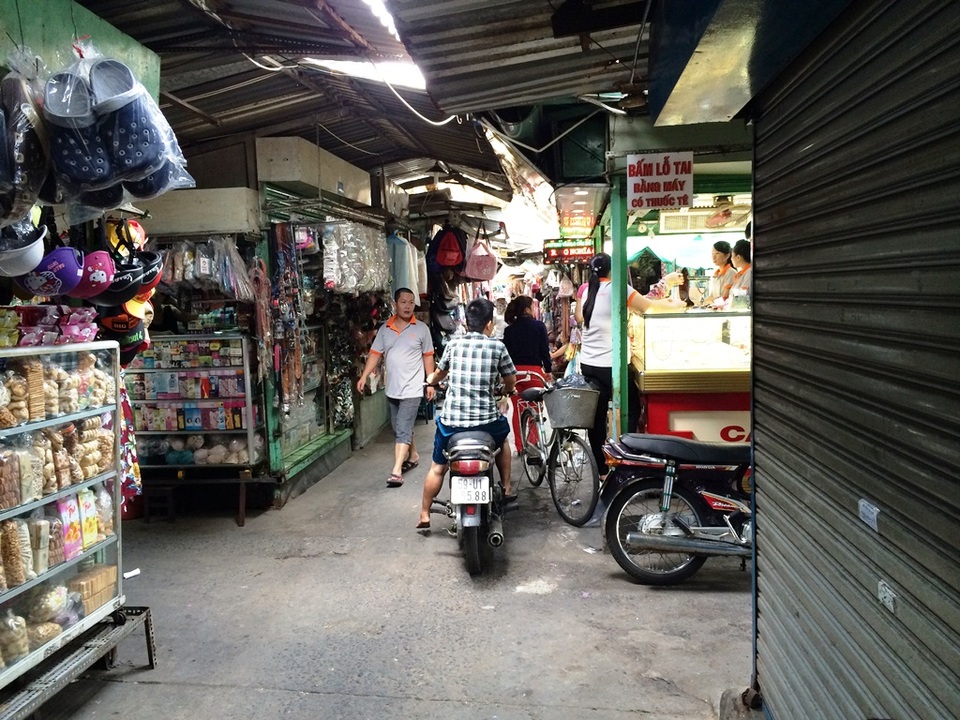 Đường hẻm trong chợ Trần Nhân Tôn nơi xảy ra vụ việc