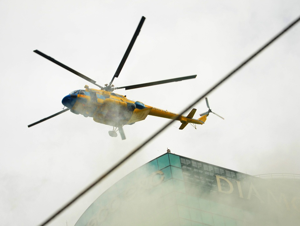 Trực thăng tham gia diễn tập cứu nạn cứu hộ nhà cao tầng năm 2013 ở TPHCM