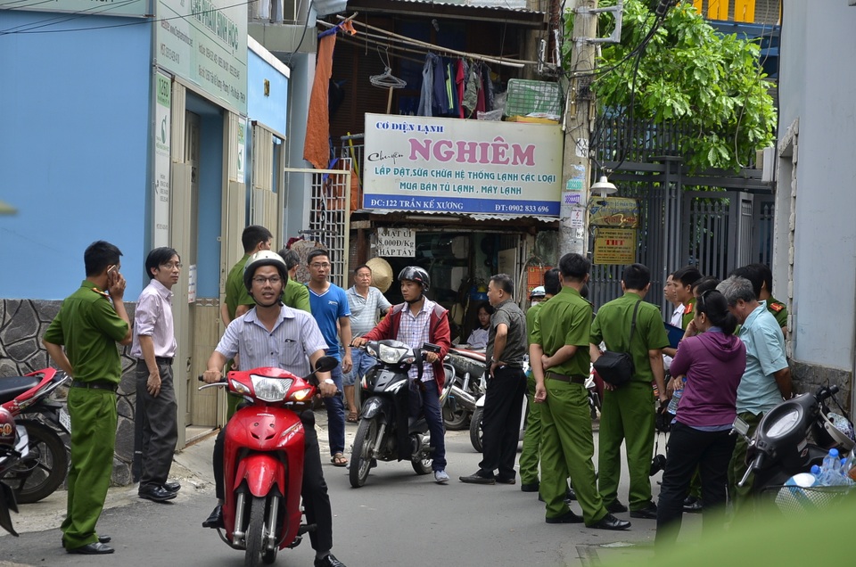 Cảnh sát Phong tỏa hiện trường để khám nghiệm