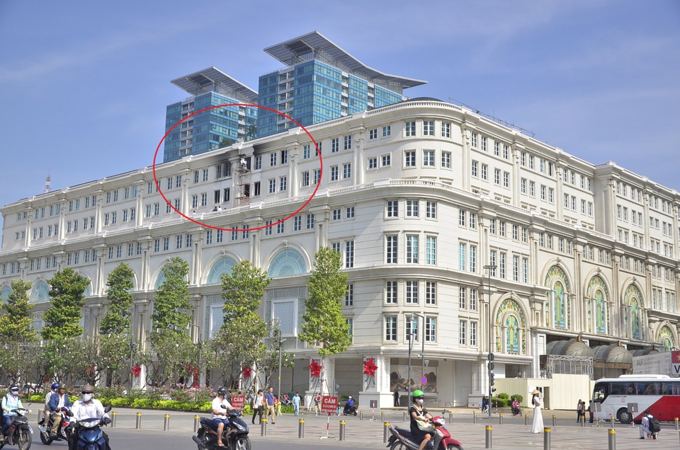 Sáng nay công nhân đã tiến hành sửa chữa lại chỗ bị cháy