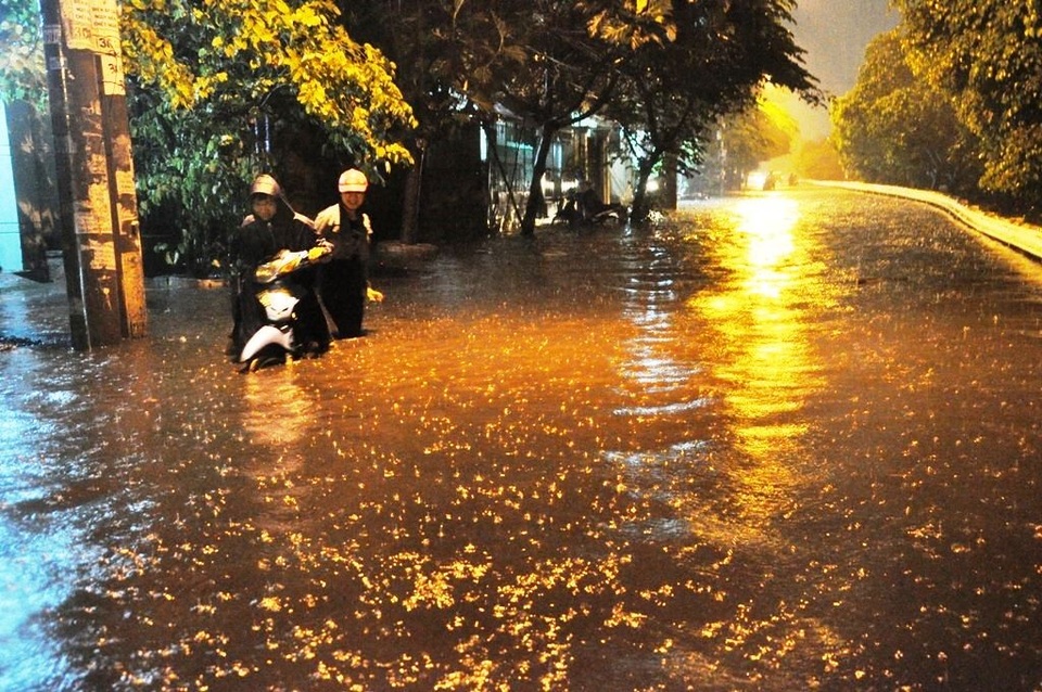 Bước vào mùa khô, Sài Gòn vẫn mưa ngập diện rộng - 6 15388640-927487987386308-1899087078-o-1481339655179