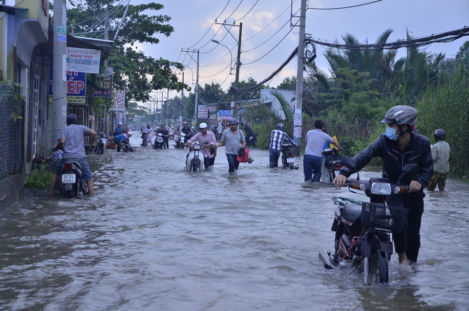 Xe chết máy hàng loạt khi lưu thông qua đây