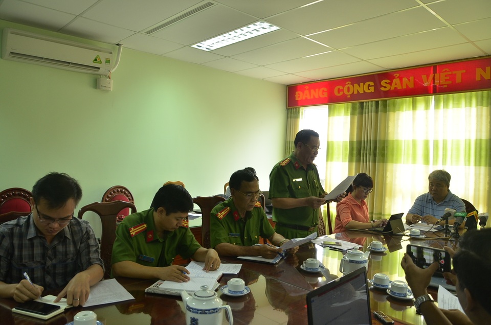 Đại tá Nguyễn Quang Nhật thông tin tại buổi họp báo