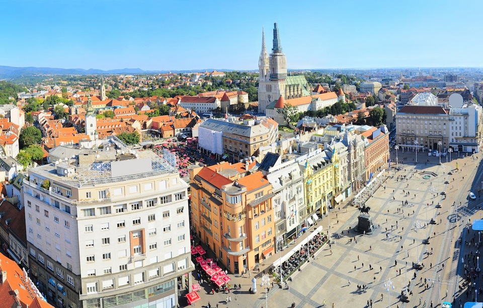 Thành phố Zagreb, Croatia – tổng chi phí 145.25 USD. Trong đó, tiền khách sạn: 93.33 USD; tiền taxi: 0.83 USD; nửa lít bia: 1.66 USD; café: 1.43 USD; rượu vang 5.55 USD; bữa tối dành cho hai người: 27.74 USD.