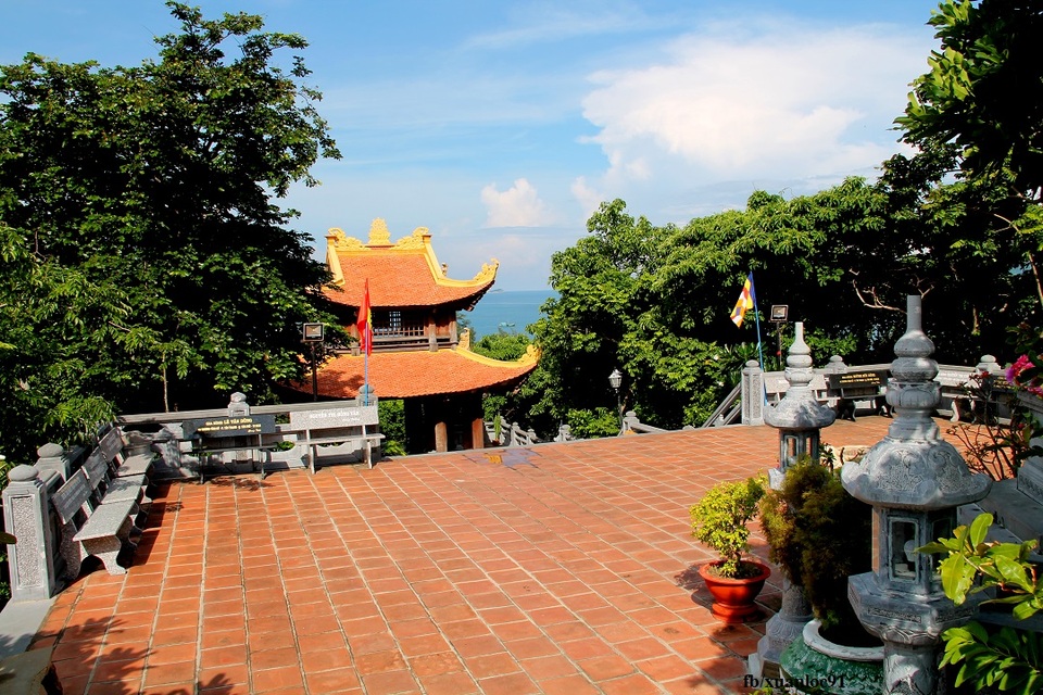 Nhớ một lần ghé chùa Núi Một nghe sư thầy giảng kinh, tịnh tâm trong tiếng chuông chùa hoặc có thể thắp hương cầu nguyện nơi miếu bà Phi Yến nếu có tâm nguyện cần thổ lộ, xin khấn.